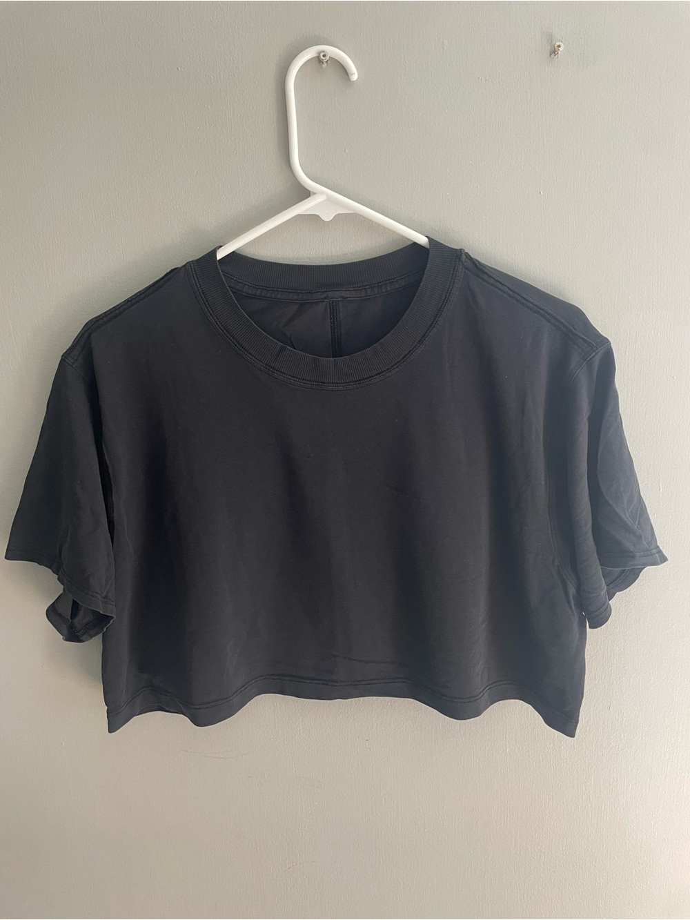Lululemon Black Cropped Short Sleeve Tee | Size 4